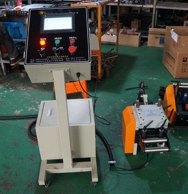 Equipamento de Alimentação de Bobinas de 200 Toneladas Projetado para Manipular Bobinas de 5 Toneladas Adequado para Aplicações Industriais de Alta Resistência