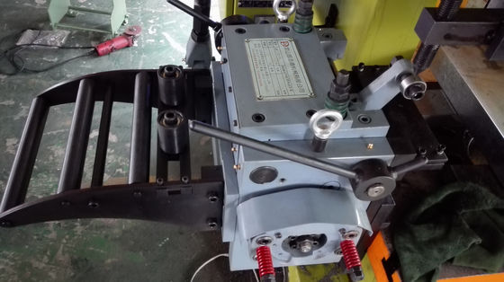 Linha de alimentação de bobina de 20 mm de diâmetro de tampa medicinal utilizando servomotor Yaskawa ou Mitsubishi e pressão de 200 toneladas garantindo a fabricação