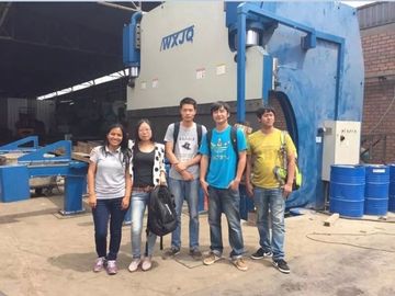 Espessura do Mastro Elevado de 16mm e Dobradeira CNC com Alcance de Calibre Traseiro de 600mm para Requisitos do Cliente